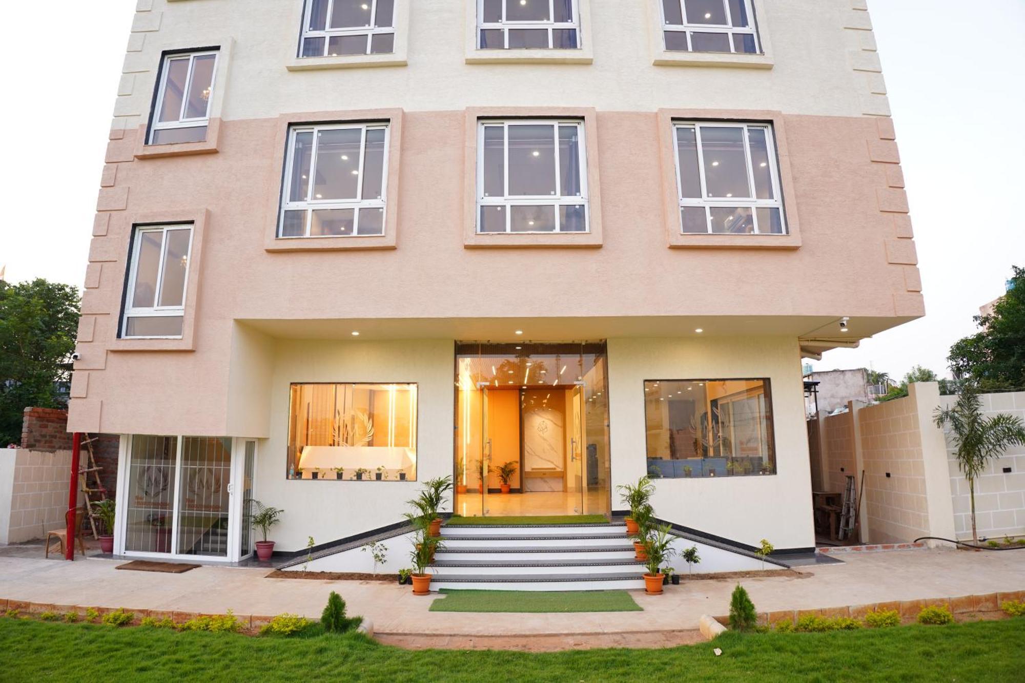 فندق The Marutinandan Grand دوغار المظهر الخارجي الصورة